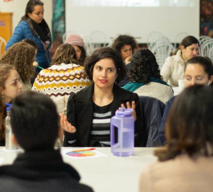 Ávida escucha y participación en el foro La mentoría de mujeres en STEM
