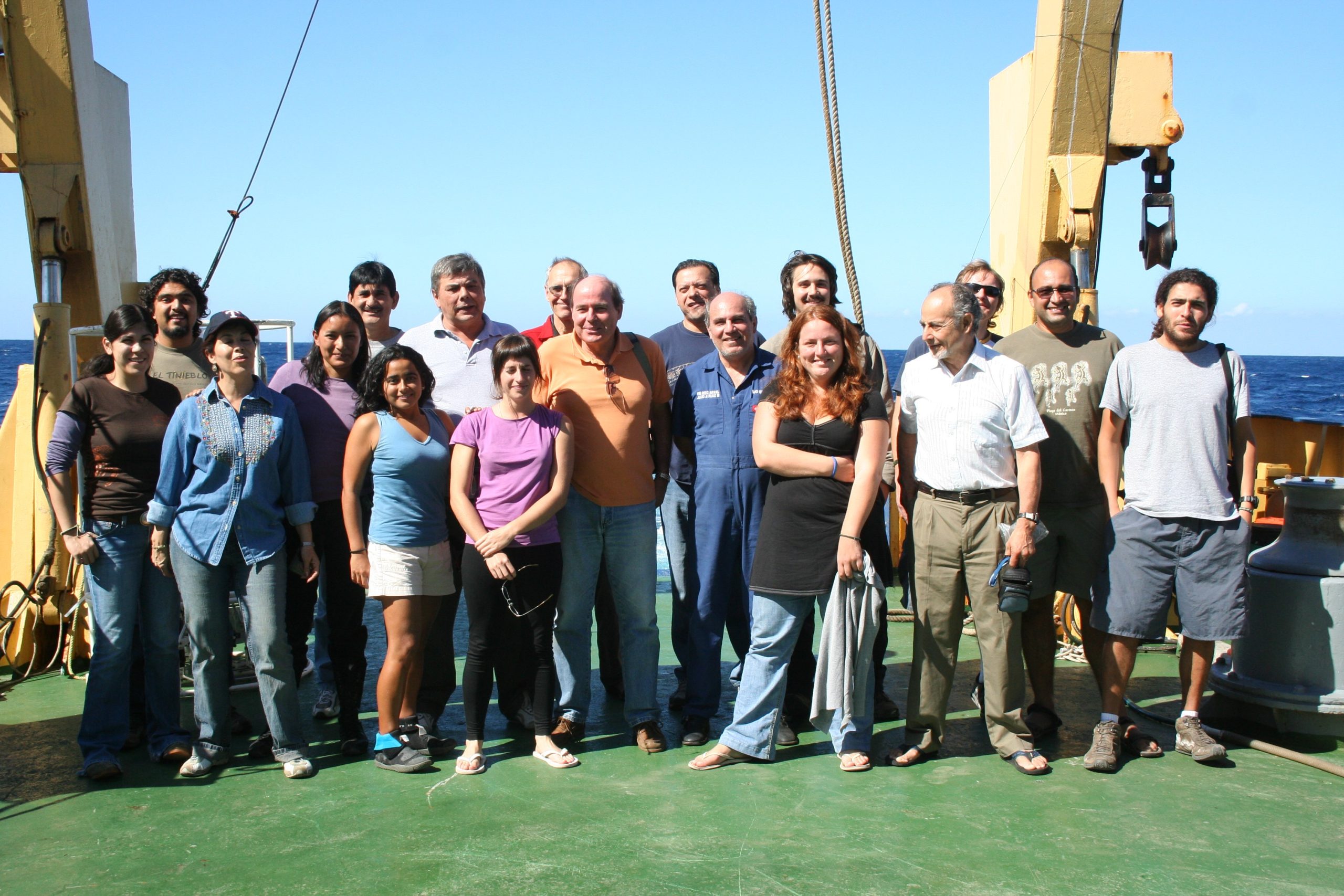 Participantes en el crucero PROCOMEX XI en la Zona del Mínimo de Oxígeno del Pacífico Tropical Mexicano a bordo del B. O. El Puma, noviembre del 2009.